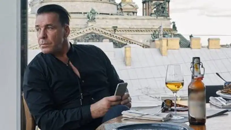 Российские полицейские пришли в гостиницу к лидеру Rammstein