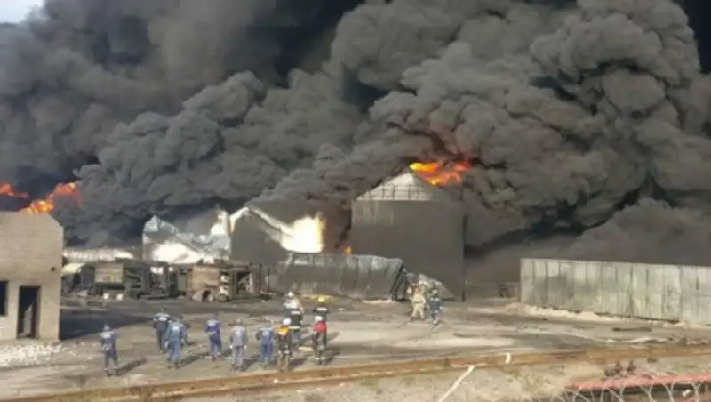 Украина: пожар на нефтебазе в Василькове локализован