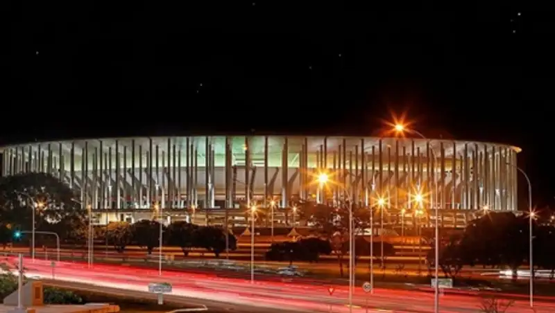 Бразильский стадион стоимостью 900 миллионов долларов используется как автобусная стоянка