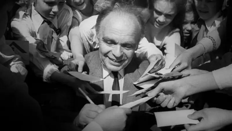 Самолет с телом Шаинского на борту прибыл в Москву