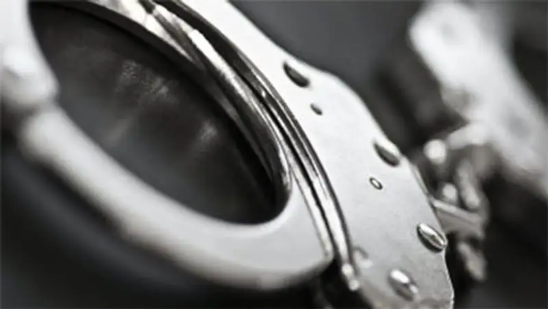 Пьяный казахстанец задержан за то, что сорвал погоны у милиционера в Бишкеке, фото - Новости Zakon.kz от 12.11.2013 18:37