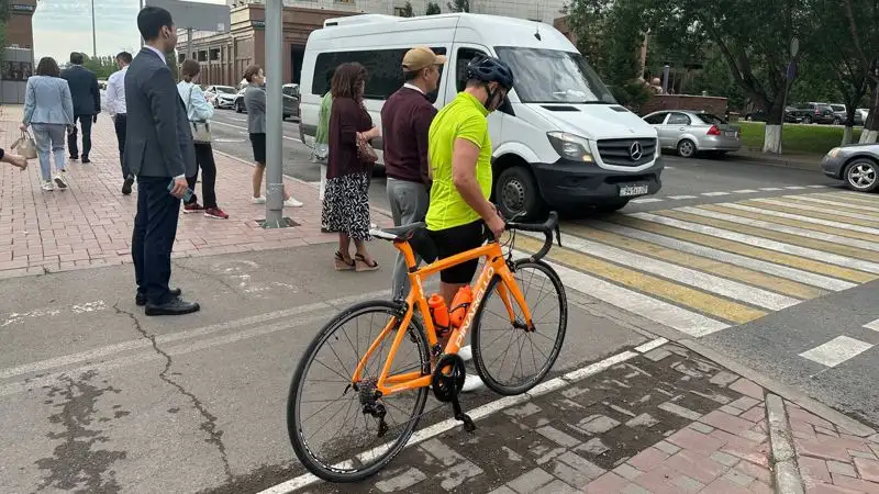 Город офисных работников: как выглядят улицы летней Астаны