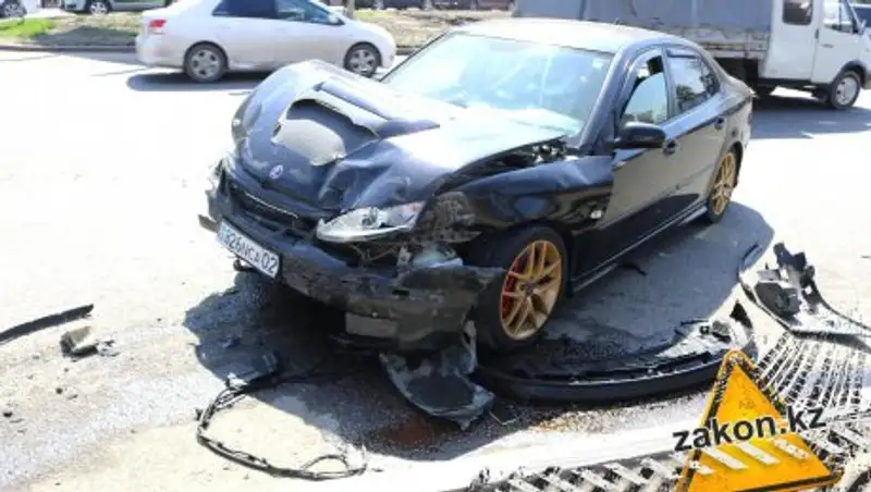 В Алматы автовладелец, не успев забрать машину из СТО, снова попал в ДТП