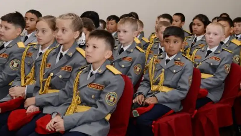 Более 550 военнослужащих провели для школьников уроки мужества