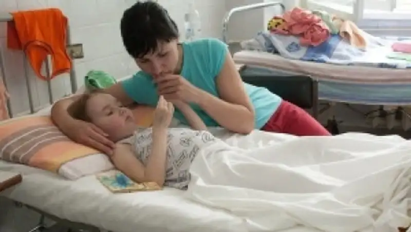 Родители теперь смогут находиться в больницах с детьми в возрасте до 5 лет