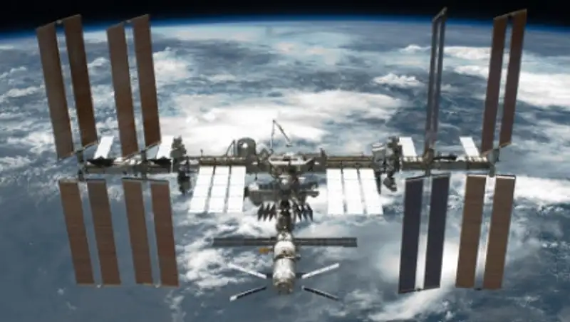 МКС избежала столкновения с обломком американского спутника