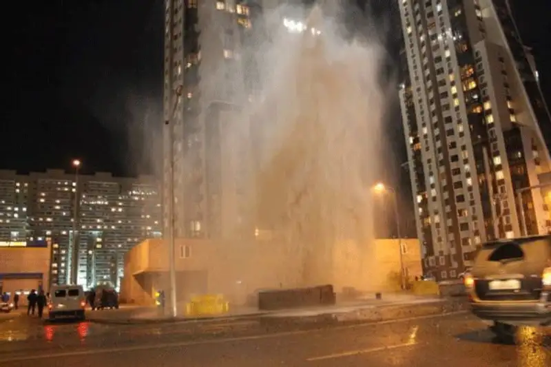 На левобережье Астаны произошел прорыв основного водопровода (фото), фото - Новости Zakon.kz от 17.11.2013 16:05