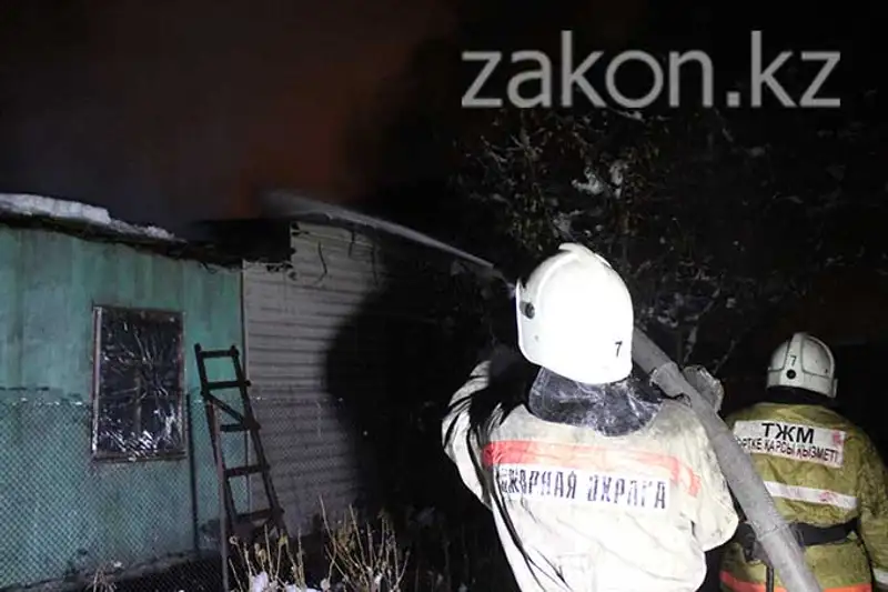В Алматы в частном доме произошел пожар из-за взрыва отопительного оборудования (фото) В Алматы в частном доме произошел пожар из-за взрыва отопительного оборудования (фото), фото - Новости Zakon.kz от 25.11.2013 17:53