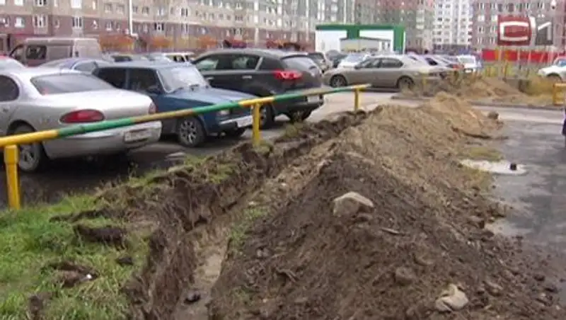 В Кокшетау строители по ошибке начали ремонтировать не тот двор