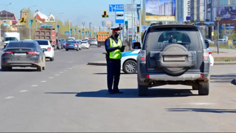 На выездах из Нур-Султана установили полицейские посты