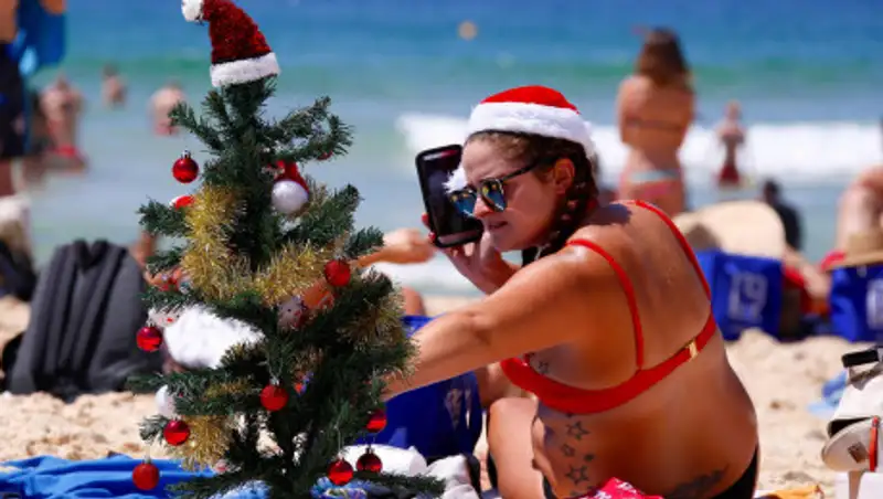 Ночь на кладбище, пожелания шепотом и праздничные драки - как отмечают новый год в разных странах