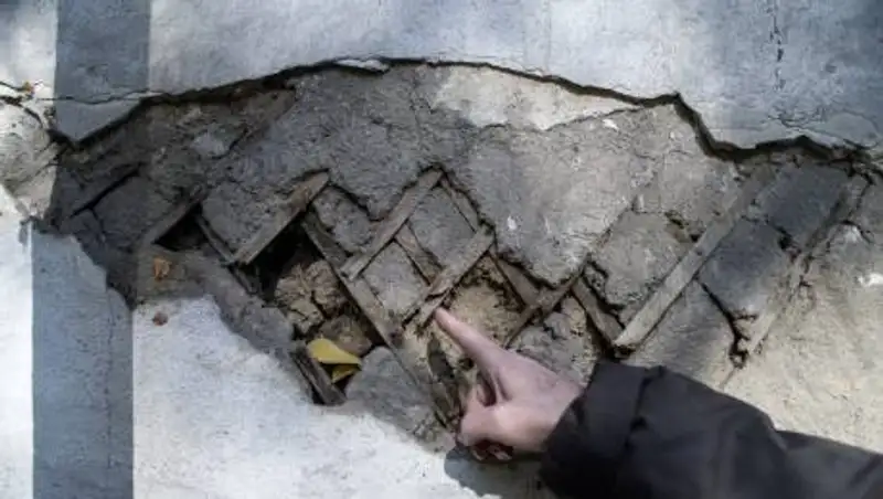 Жители Алматы просили снести ветхий дом – власти пошли им навстречу