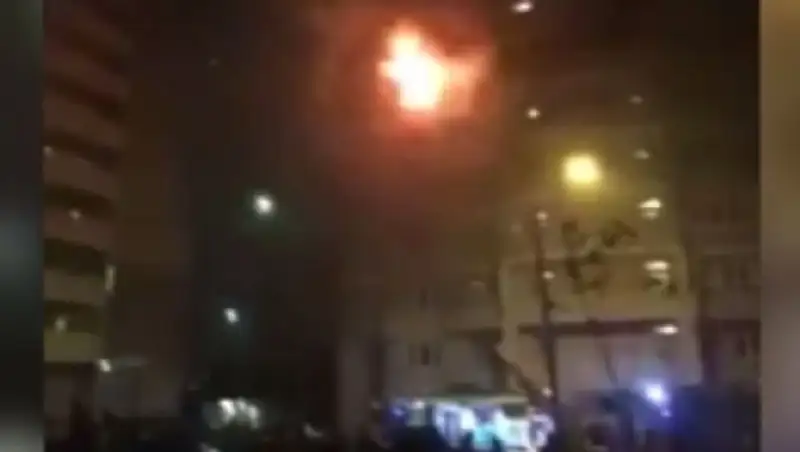 В Подмосковье мужчина выбросил ребенка из полыхающей квартиры