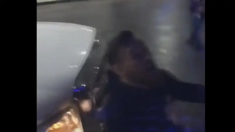 Появилось еще одно видео нападения МакГрегора на автобус с бойцами UFC