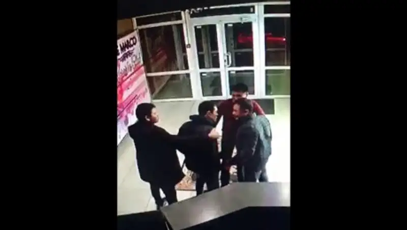 Драка в ночном клубе. Потерпевший примирился с полицейскими