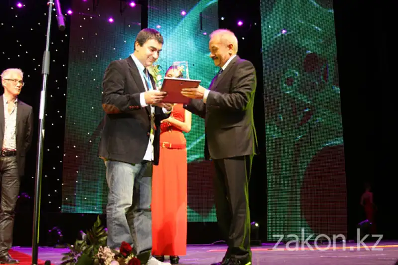 На МКФ «Евразия 2012» гран-при не вручили На МКФ «Евразия 2012» гран-при не вручили, фото - Новости Zakon.kz от 22.09.2012 04:42