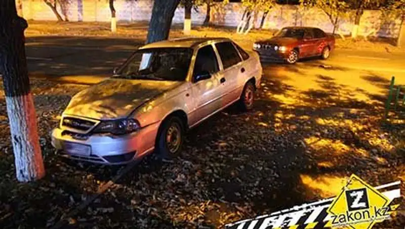 В Алматы водитель БМВ, решив развернуться через двойную сплошную, столкнулся с Дэу