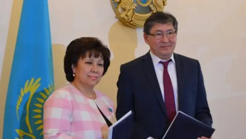 Депутат посоветовала главе МОН РК полюбить детей и учителей