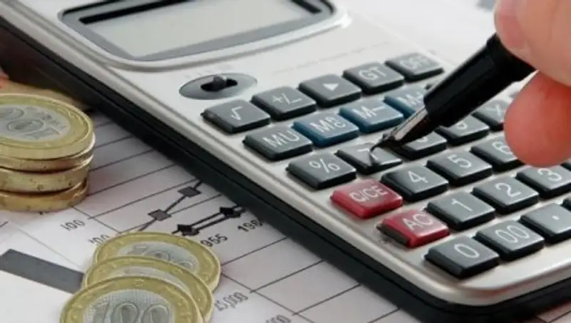 Сенатор: частое внесение изменений в бюджет усложняет его реализацию