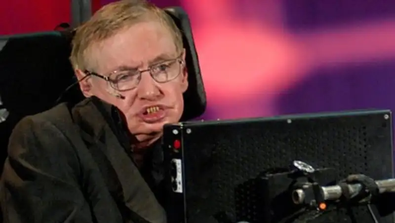 Стивен Хокинг дал человечеству сто лет на то, чтобы покинуть Землю