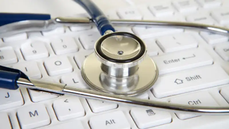 Алматинцев призвали не посещать медучреждения