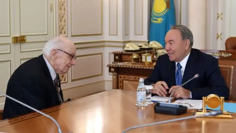 Назарбаев Померанцеву: Секрет Вашего долголетия в том, что Вы не перестаете работать