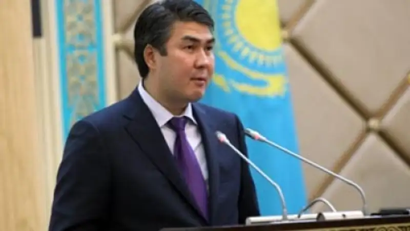 Казахстан намерен увеличить грузопоток с КНР до 24 млн тонн в 2018 году - А.Исекешев