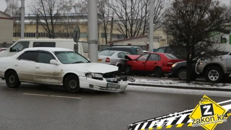 ДТП с участием 4 машин произошло в Алматы
