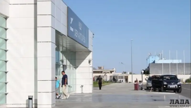 Из-за пьяного дебошира на борту в Актау экстренно сел самолет сообщением Анталья - Шымкент