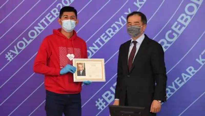 Волонтеров Алматы наградили благодарственными письмами