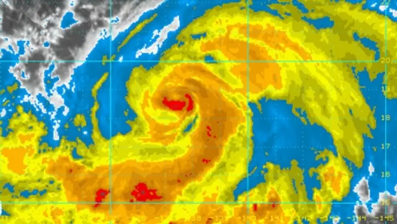 Тайфун "Нангка" парализовал движение на крупнейшей автомагистрали Токио