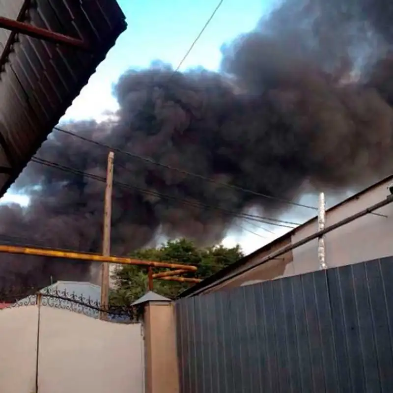 В Алматы горит один из рынков «барахолки» (фото), фото - Новости Zakon.kz от 13.09.2013 21:36