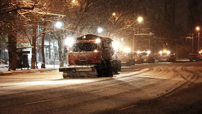 На трассе в Павлодарской области застряло 200 автомобилей