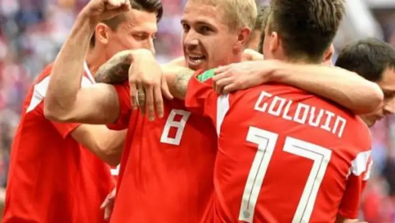 Россия ведет со счетом 2:0 после первого тайма матча открытия ЧМ-2018