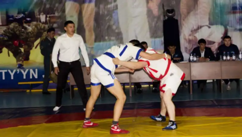 Среди алматинских курсантов популярным становится "қазақша күрес"