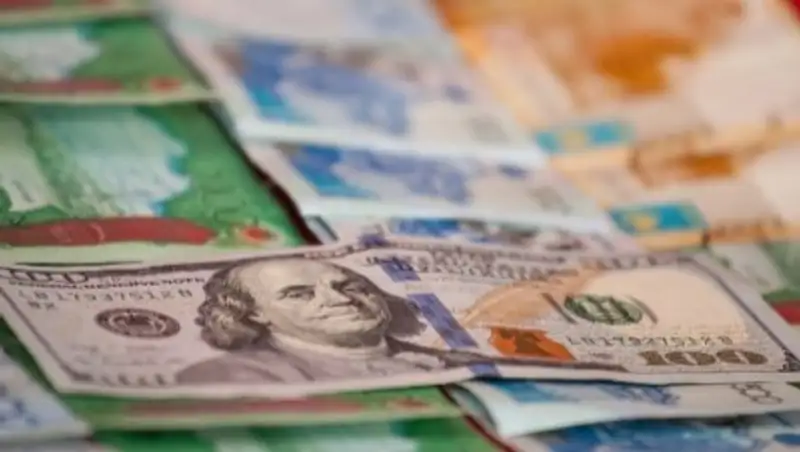 Тенге продолжает падение