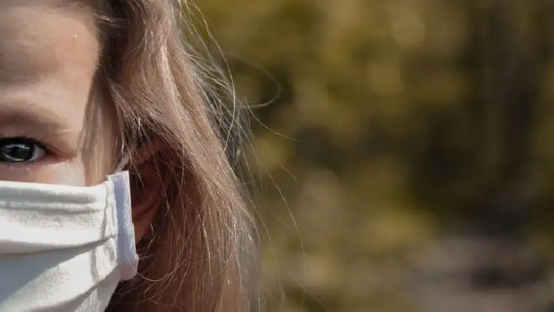 Дети стали чаще болеть COVID-19 в России