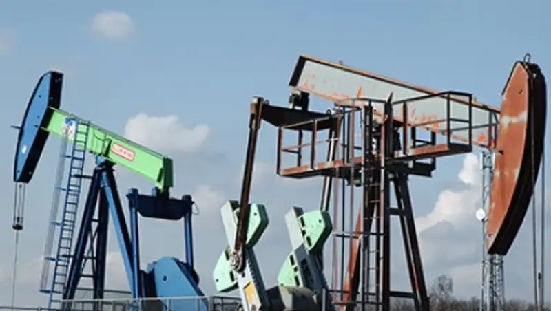 Цена нефти Brent упала ниже 45 долларов впервые за два месяца