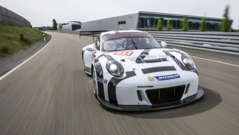 Новый Porsche 911 GT3 RS стал гоночным