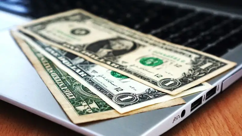 Доллар подрос на торгах 27 марта