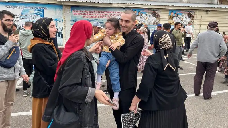 торжественные проводы алматинских призывников, фото - Новости Zakon.kz от 24.05.2023 18:20