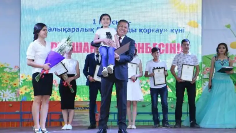 В ЮКО в этом году 100 детям, оставшимся без попечения родителей, предоставят образовательные гранты