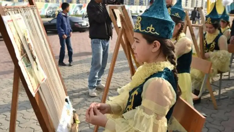 «Туған жер-алтын бесігім» облыстық фестивалі аясында Төле би  ауданының Шымкенттегі күндері өтуде