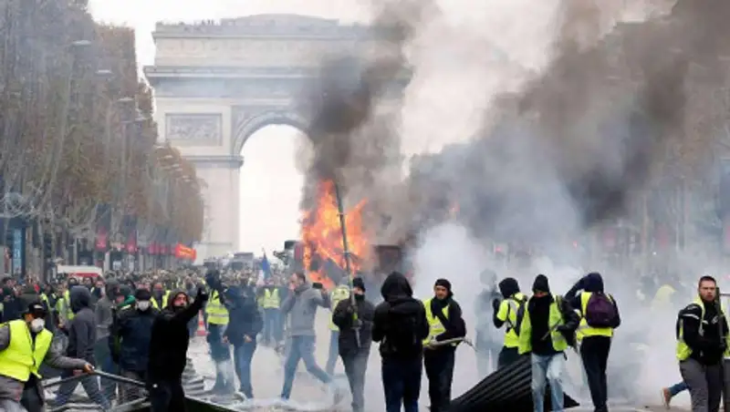 Франция откажется от самого критикуемого положения пенсионной реформы