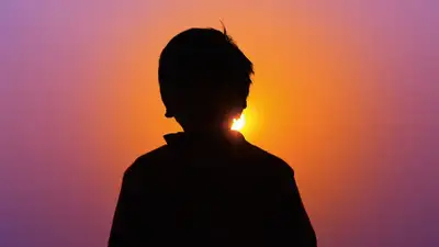 Подросток сломал подсветки на площади в Конаеве, фото - Новости Zakon.kz от 21.11.2022 11:33