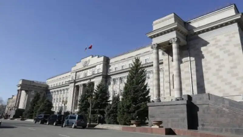 Бердыбек Сапарбаев вручил Юрию Бергу билет на «ЭКСПО-2017»