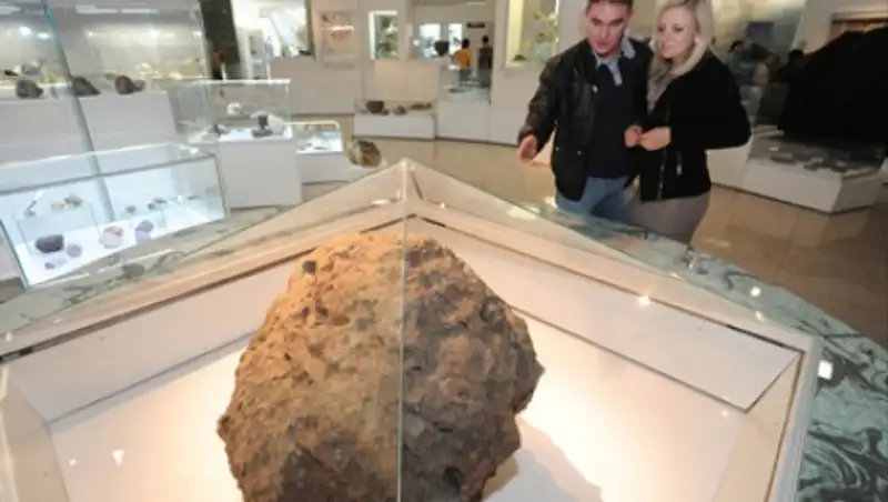 НАСА показало карту падающих на Землю астероидов