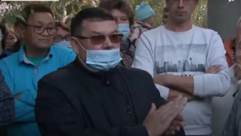 Акимат Усть-Каменогорска отдал придомовую территорию в частные руки