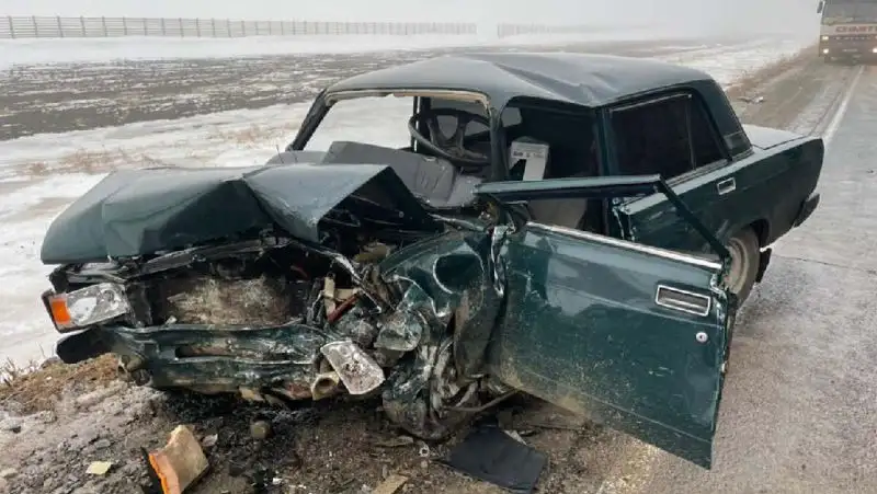 В Актюбинской области произошла авария с участием трех авто