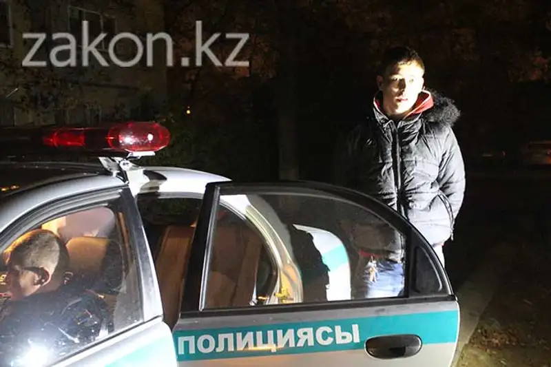 Трое парней пытались украсть брошенную машину, чтобы «греться в ней зимой», Алматы (фото), фото - Новости Zakon.kz от 06.11.2013 21:48